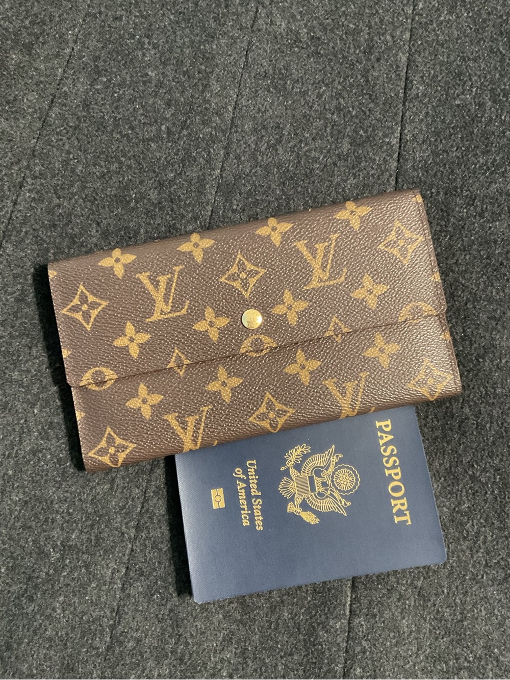 ✅AUTHENTIC LV Authentic Monogram TRIFOLD Continental Wallet TH1926 - Picture 3 of 9